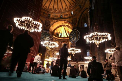 Ayasofya Camii'nde 86 yıl sonra Mevlit Kandili