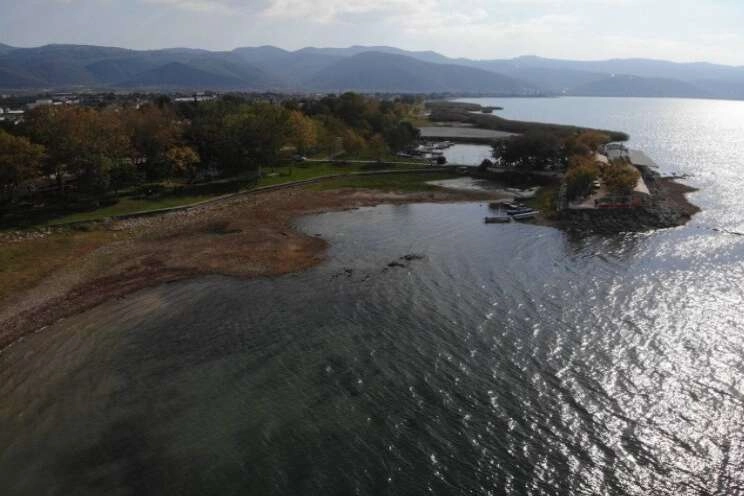 Kuraklık vurdu...2 bin yıllık tarihi bazilika resmen su üzerine çıktı