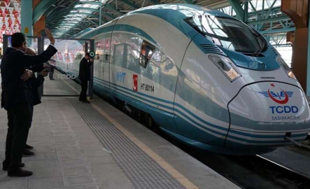 Ankara-Sivas Yüksek Hızlı Treni, ilk ücretsiz yolcularıyla Ankara'ya hareket etti