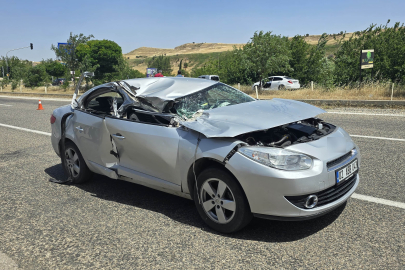 Biçerdöver ile otomobil çarpıştı: 1'i ağır, 3 yaralı   