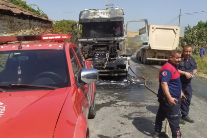 Silo tankerindeki yangın, aracı demir yığınına çevirdi   