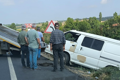 Kontrolden çıkan minibüs şarampole uçtu: 5 yaralı   