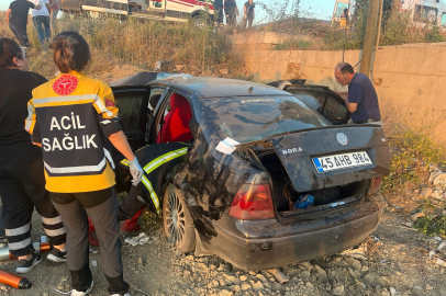 Menfeze düşen otomobilde 1 kişi öldü, 4 kişi yaralandı   