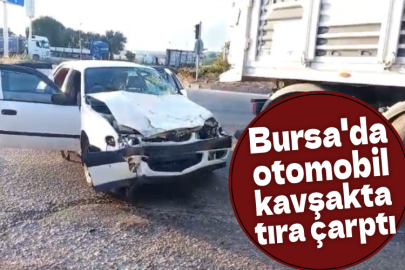 Bursa'da otomobil kavşakta tıra çarptı