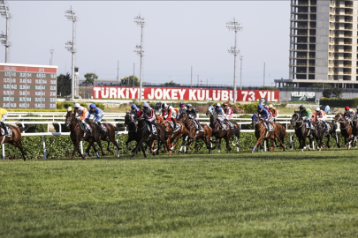 At yarışlarında Gazi Koşusu heyecanı