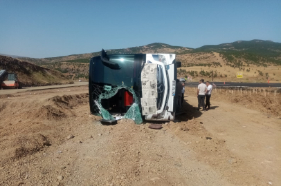 Yolcu otobüsü devrildi: 14 yaralı 