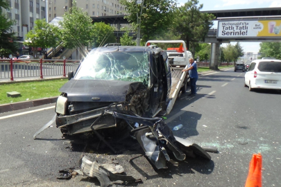 Jeep ile hafif ticari araç çarpıştı: 2 yaralı