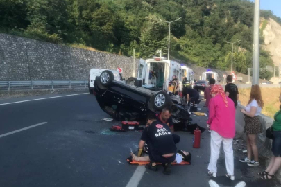 Bariyere çarpan otomobil takla attı: 5 yaralı