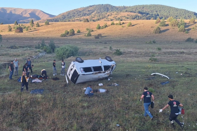 Minibüs devrildi: 1 kişi öldü, 6 kişi yaralandı