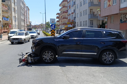 Lüks cipin çarptığı motosikletli ölümden döndü 