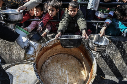 İsrail saldırıları altındaki Gazze'de bir çocuk daha "açlıktan" öldü