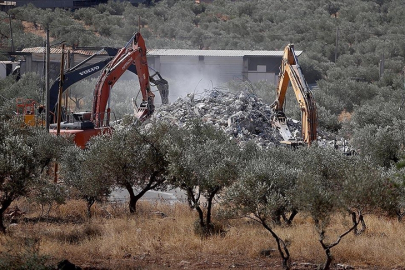 İsrailli sivil gaspçılar son bir haftada Batı Şeria'da Filistinlilere ait onlarca yapıyı yıktı