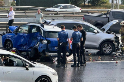 İstanbul TEM Otoyolu'nda meydana gelen zincirleme kazada 2 kişi hayatını kaybetti