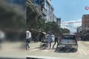 Bursa'da yol verme kavgası boks maçını aratmadı