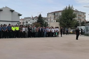 Bursa'da kansere yenik düşen emekli polis son yolculuğuna uğurlandı