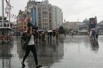 İstanbul'da kısa süreli sağanak geçişleri hayatı olumsuz etkiledi