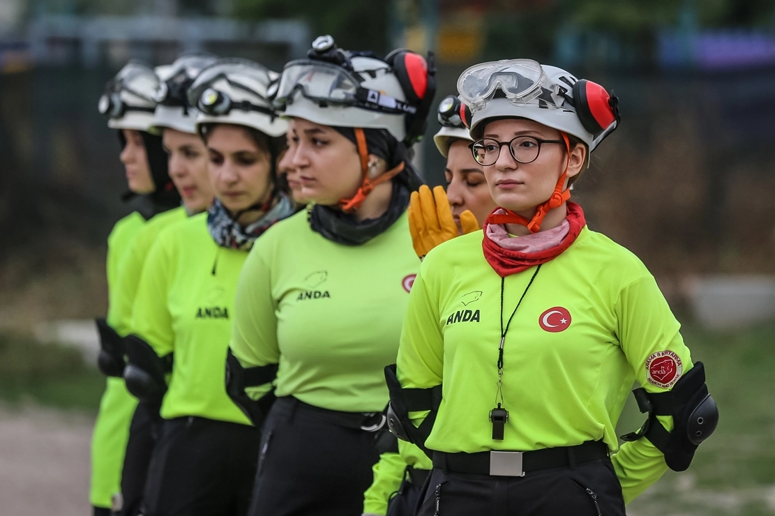 Bursa'nın kadın arama kurtarma ekibi zorlu görevlere hazır