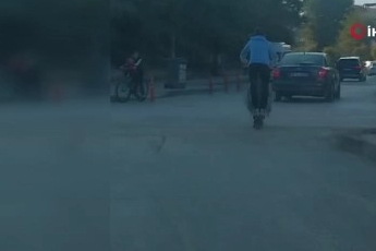 Bursa'da scooter ile tehlikeli yolculuk