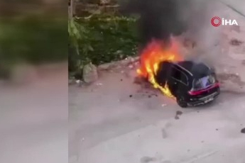 Bursa'da Mercedes marka elektrikli cip park halinde alev topuna döndü