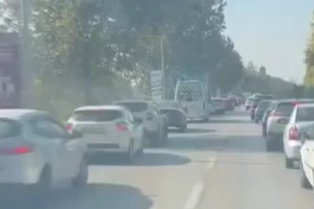 Bursalı sürücüler 'fermuar yöntemi'yle ambulansa yol verdi