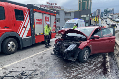 İki araç kafa kafaya çarpıştı: 5 yaralı