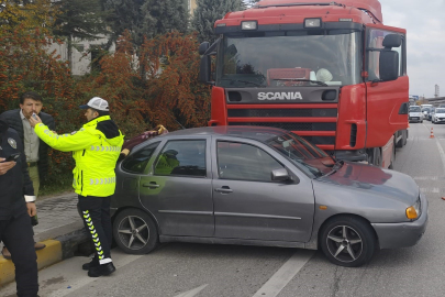 Tır ile otomobil çarpıştı: 2 yaralı