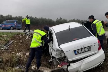 Bursa'da kontrolden çıkan araç su kanallarını parçalayarak tarlaya uçtu