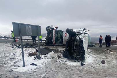 Ambulans ile pikap çarpıştı: 1’i ağır 5 yaralı