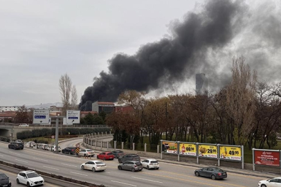 Ankara'da 2 katlı binada çıkan yangına müdahale ediliyor