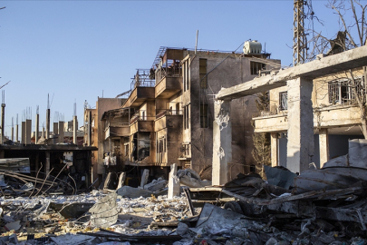 İsrail, Lübnan'ın güneyinde ilk kez karadan saldırdığı beldede bir evi bombaladı