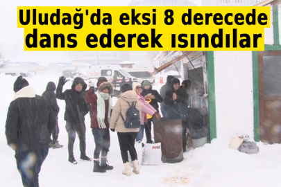 Uludağ'da eksi 8 derecede dans ederek ısındılar