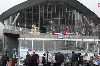 Uludağ’a çıkmak isteyenler metrelerce kuyruk oluşturdu