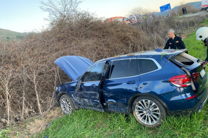 Kazaya karışan otomobil tarlaya uçtu: 3 yaralı