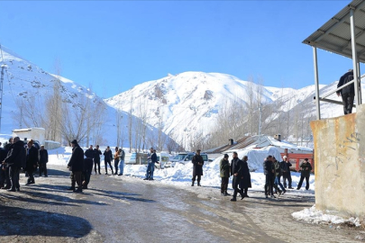 Hakkari'de 12 yaşındaki çocuğun sahipsiz köpeklerin saldırısında hayatını kaybetmesinin üzüntüsü yaşanıyor