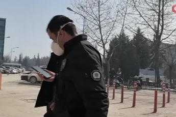 Başkasına ait kimlikle tedavi olmak isteyen tüberküloz hastası 2 göçmen, polisi alarma geçirdi